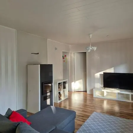 Villa Omakotitalo Sairaalan Laehellae *