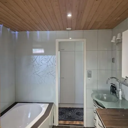 Villa Omakotitalo Sairaalan Laehellae *